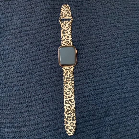 Cheetah Print Apple Watch Band - Picture 4 of 17